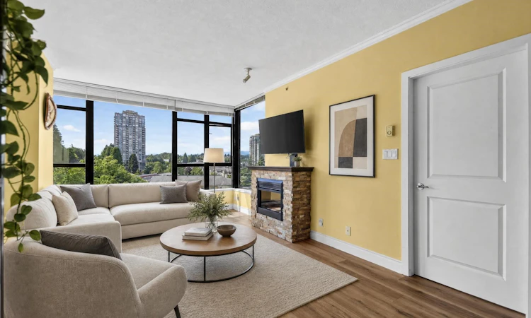 1101-11 E Royal Avenue