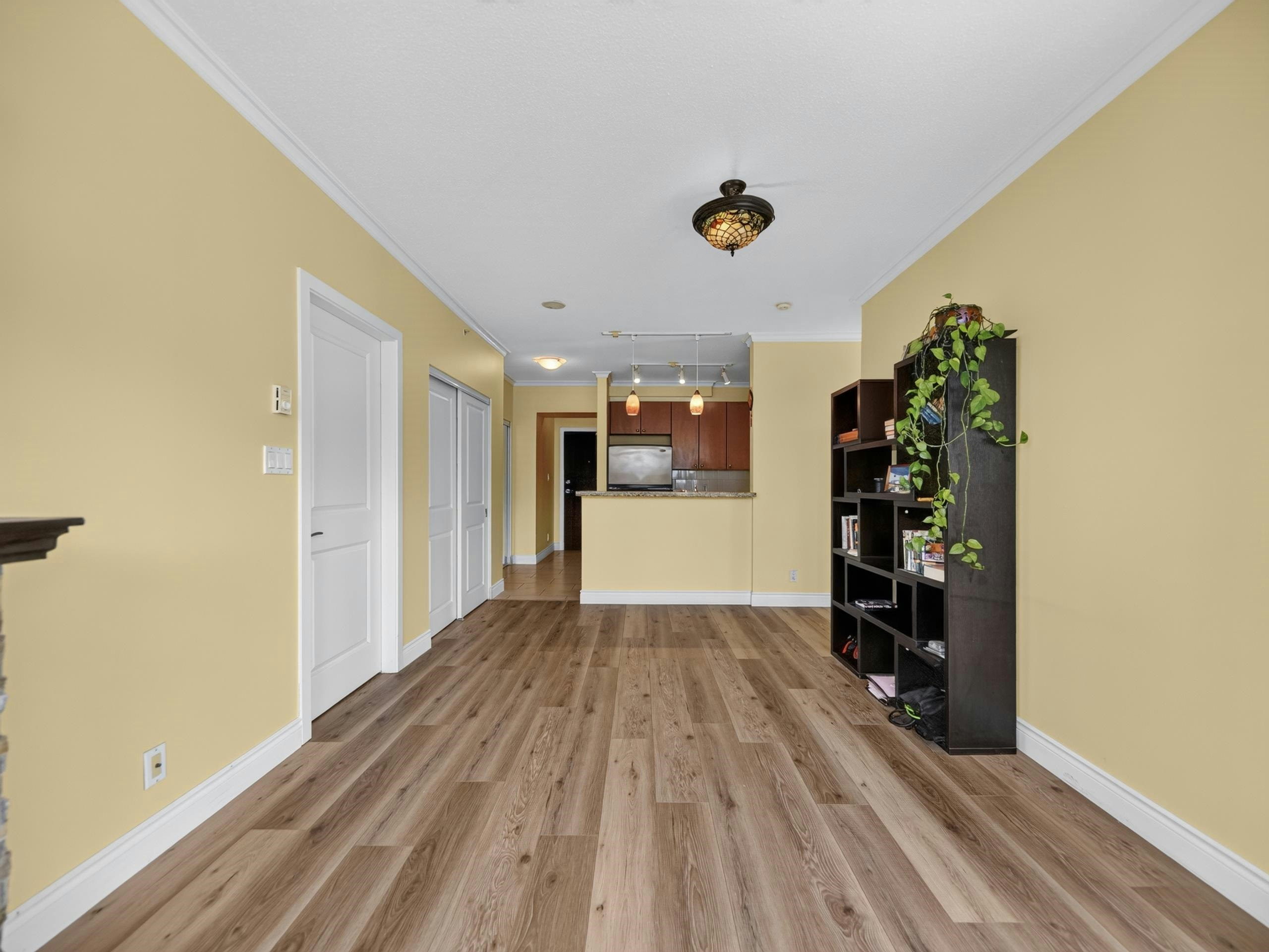 1101-11 E Royal Avenue - 5