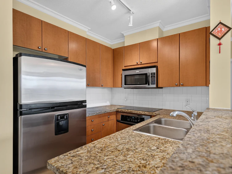 1101-11 E Royal Avenue, New Westminster, BC, V3L 0A8 - 7