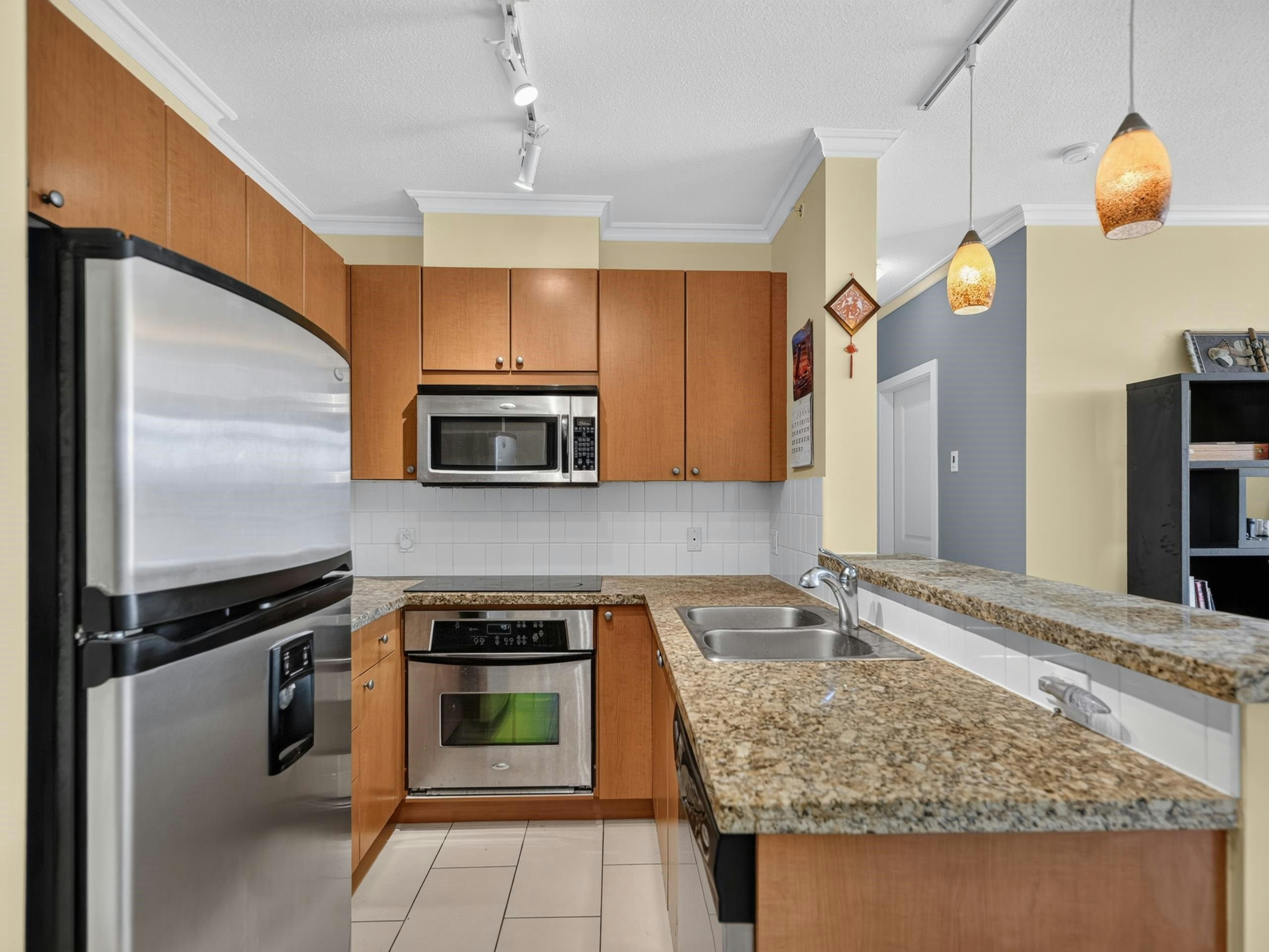 1101-11 E Royal Avenue, New Westminster, BC, V3L 0A8 - 8