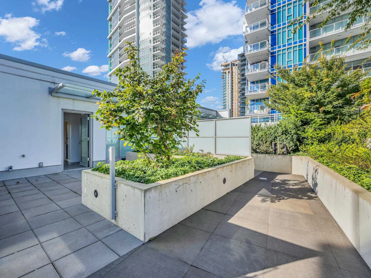 TH302-2351 Beta Avenue, Burnaby, BC, V5C 0M2 - 23
