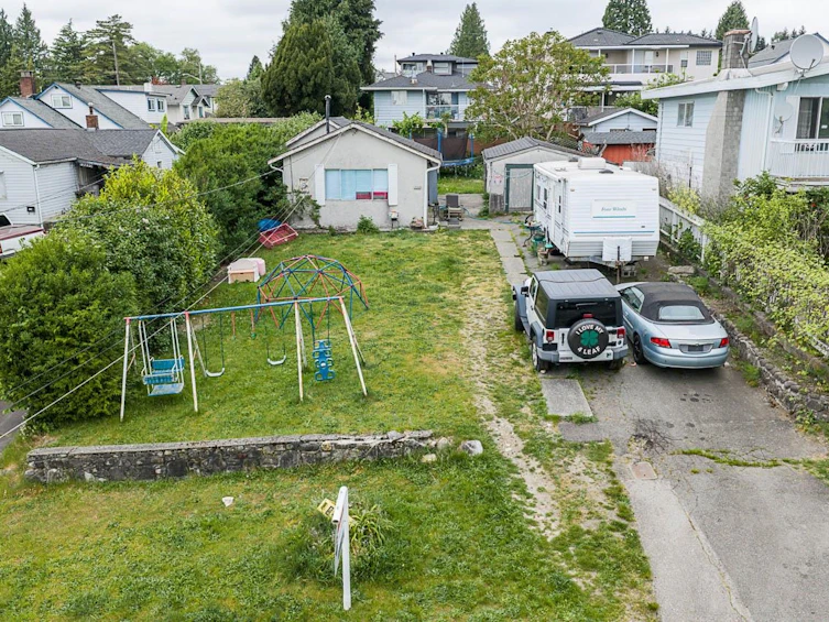 2235 Edinburgh Street, New Westminster, BC, V3M 2Y2 - 37