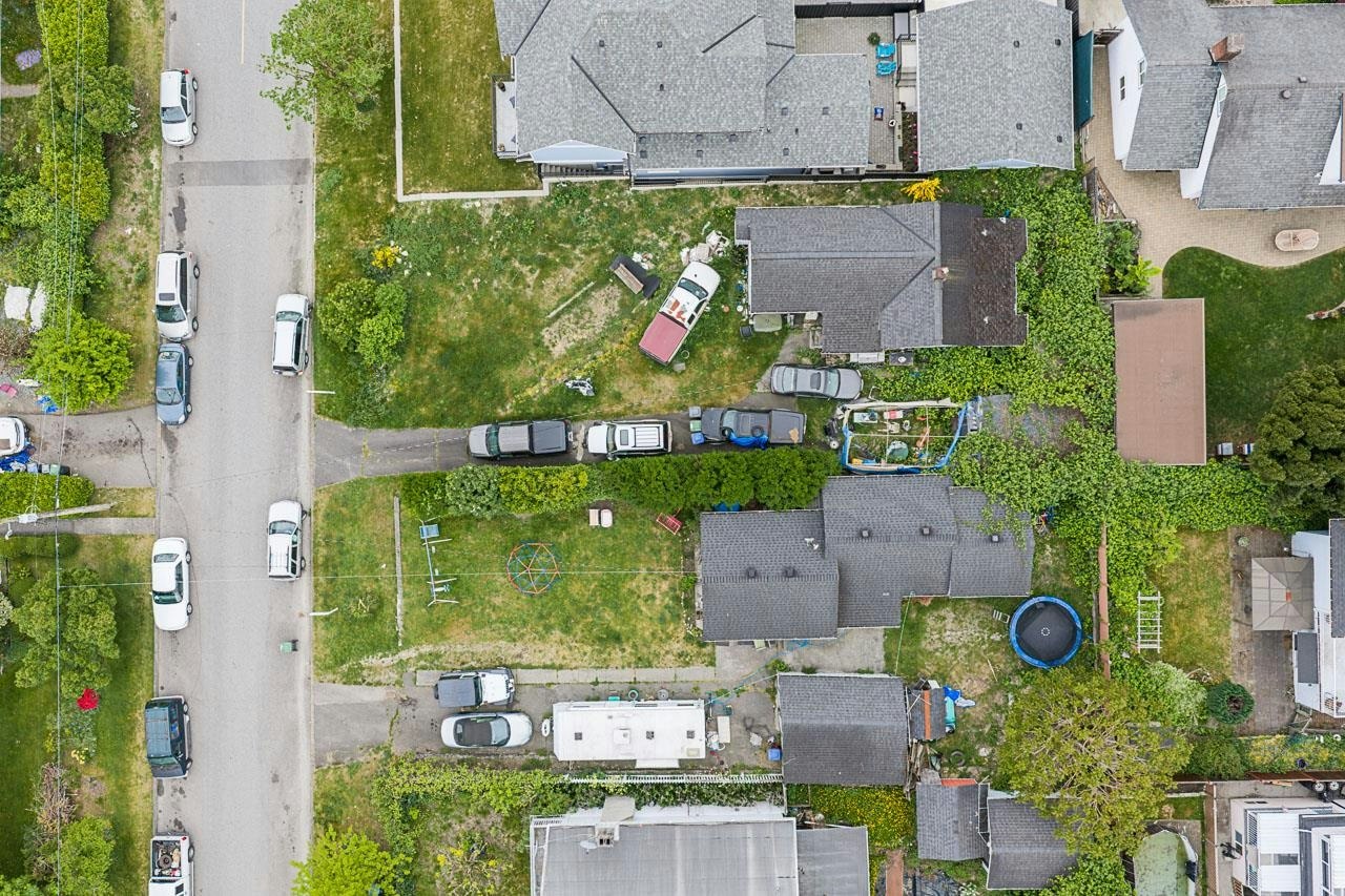 2235 Edinburgh Street, New Westminster, BC, V3M 2Y2 - 11