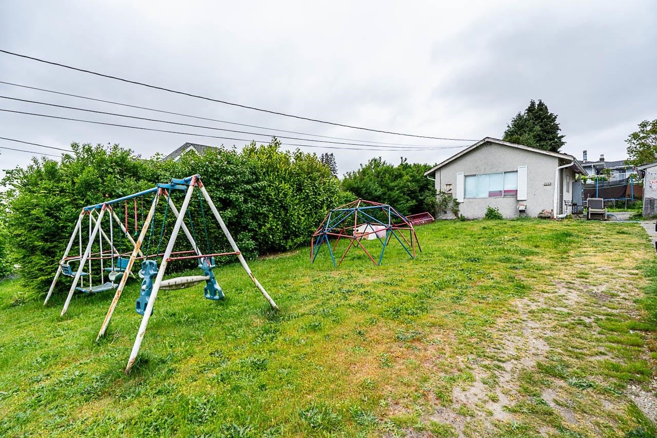 2233 Edinburgh Street - 3