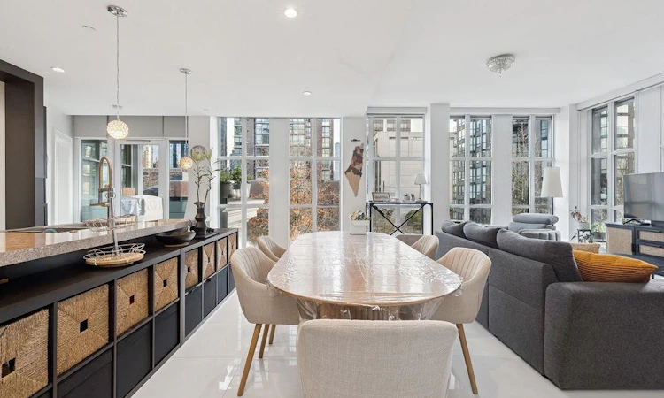 402-1102 Hornby Street