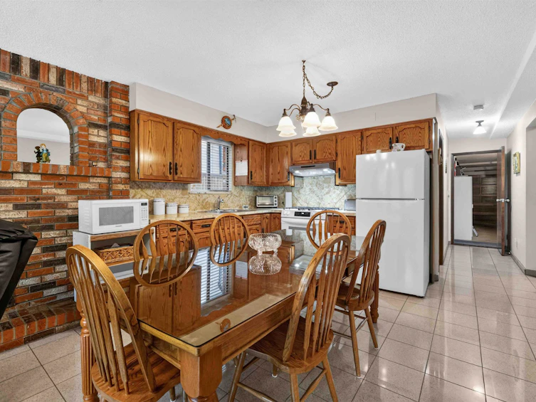 2739 E 8th Avenue, Vancouver, BC, V5M 1W7 - 5