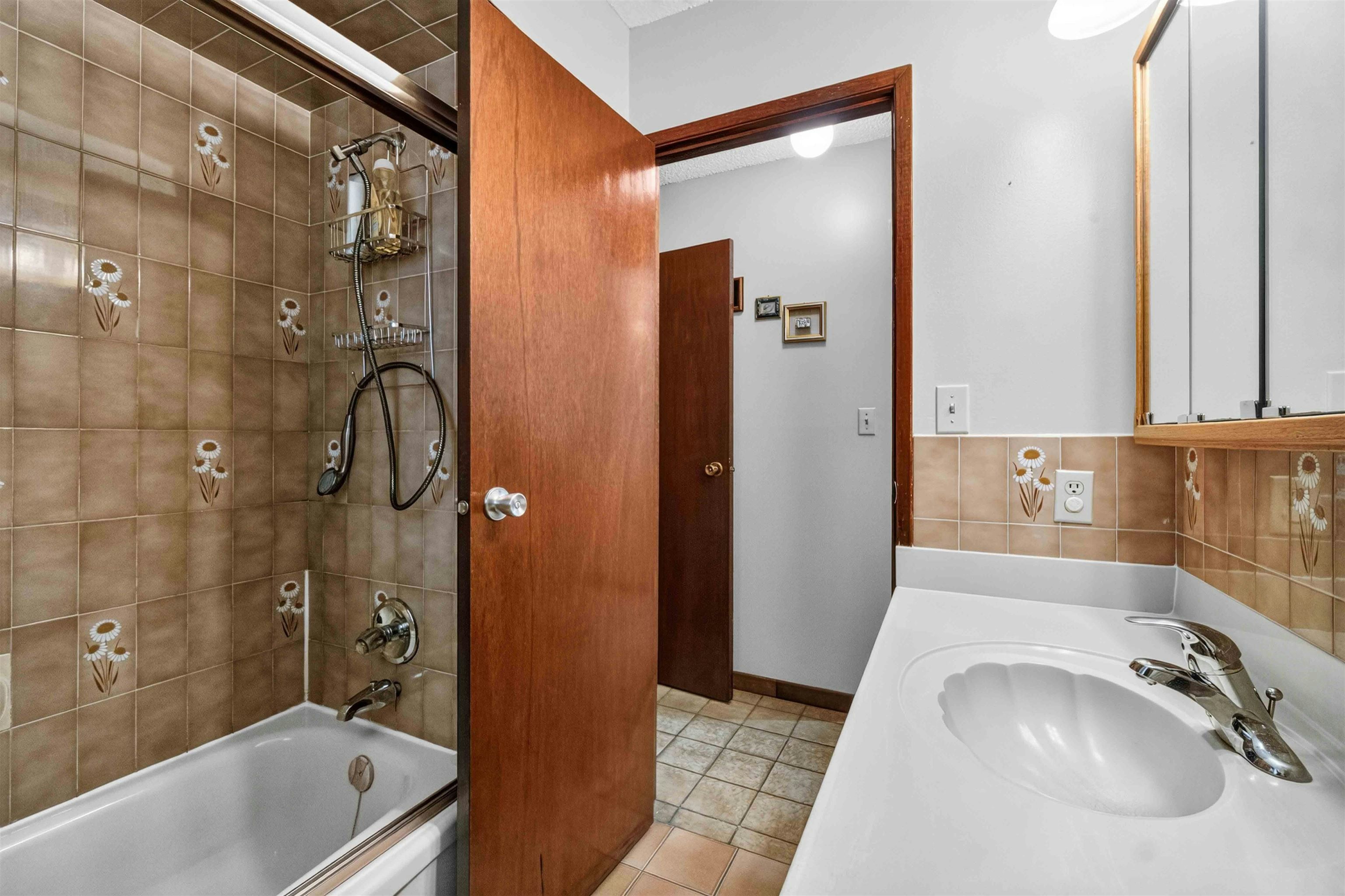 2739 E 8th Avenue, Vancouver, BC, V5M 1W7 - 21