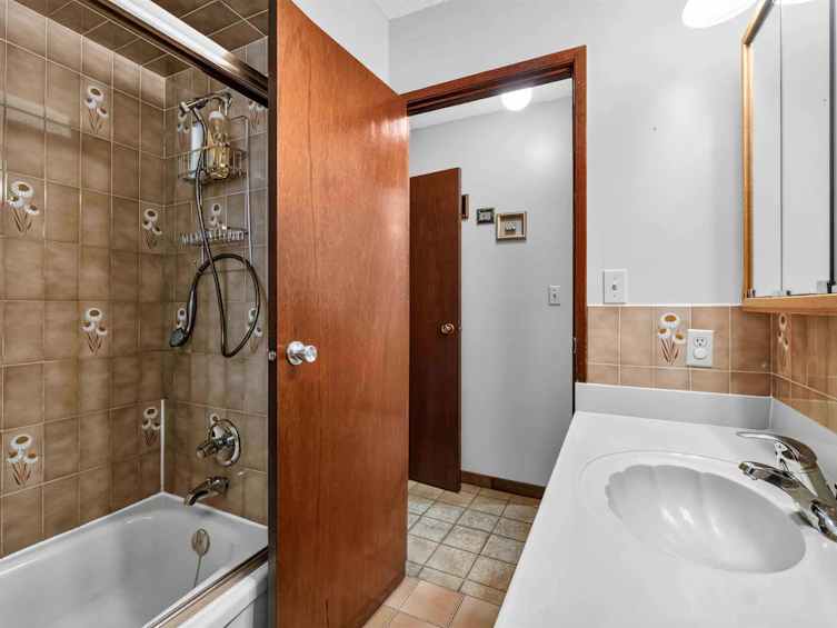 2739 E 8th Avenue, Vancouver, BC, V5M 1W7 - 21