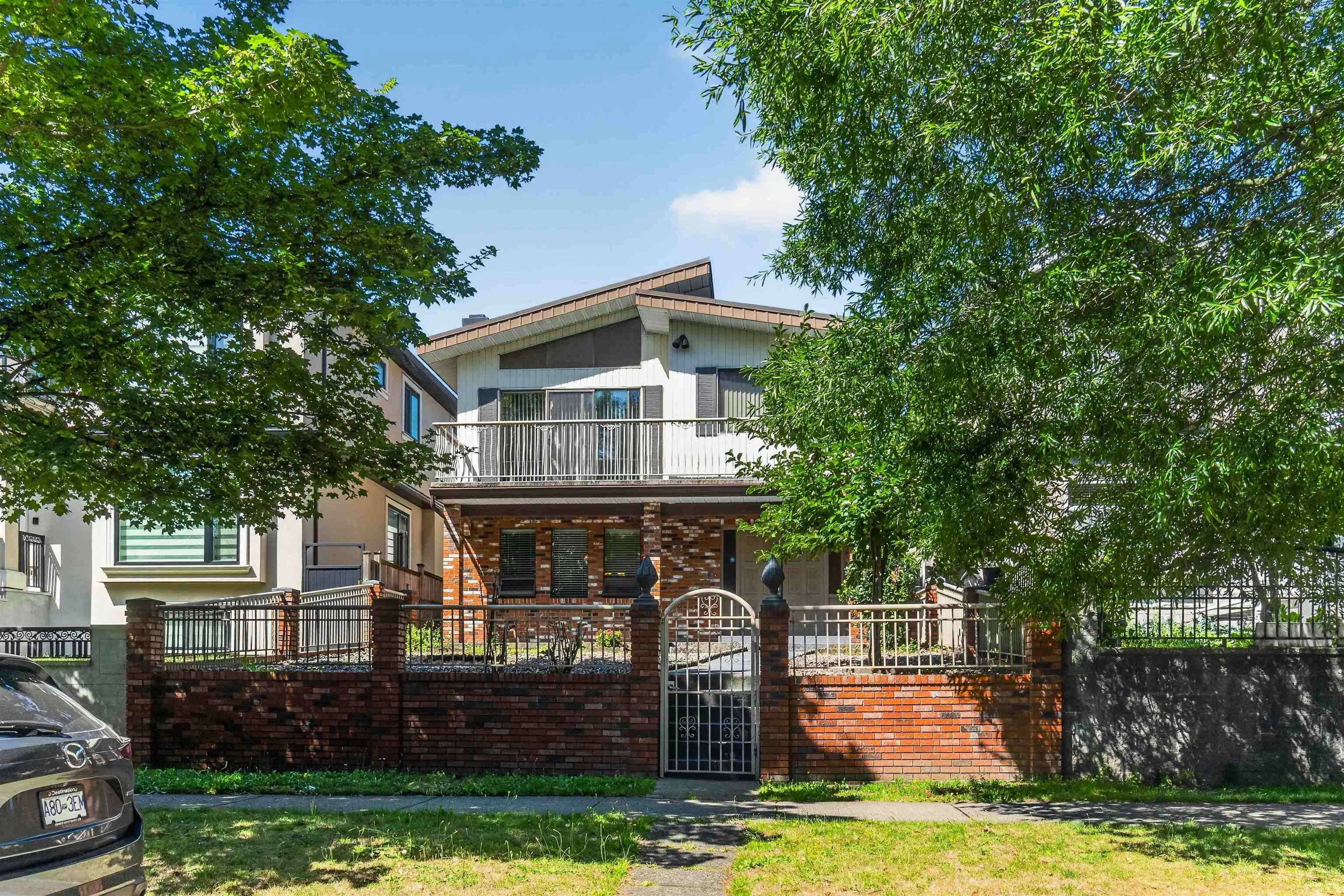 2739 E 8th Avenue, Vancouver, BC, V5M 1W7