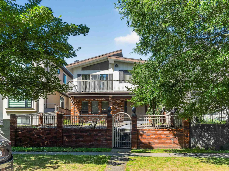2739 E 8th Avenue, Vancouver, BC, V5M 1W7