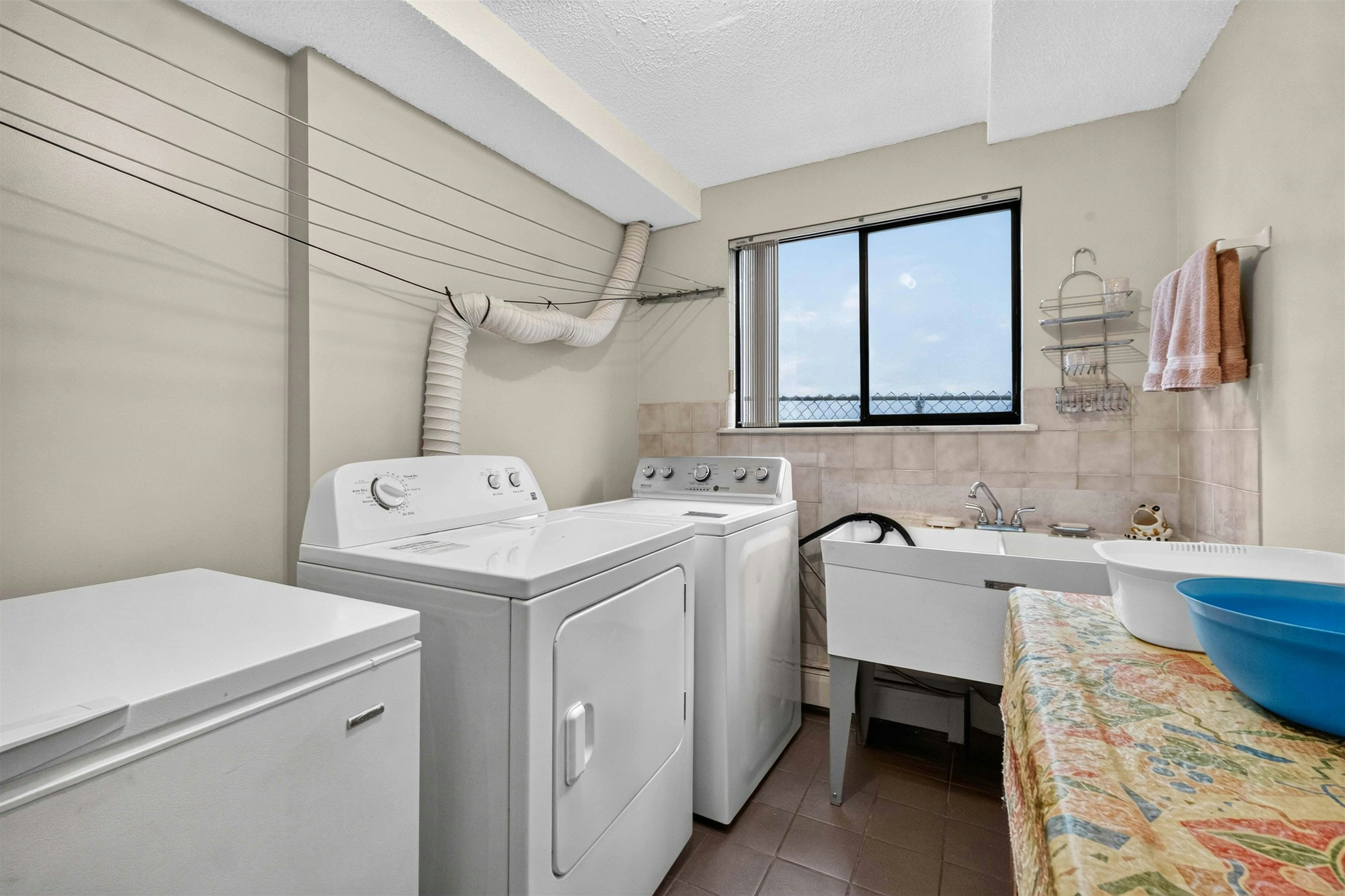 2739 E 8th Avenue, Vancouver, BC, V5M 1W7 - 31