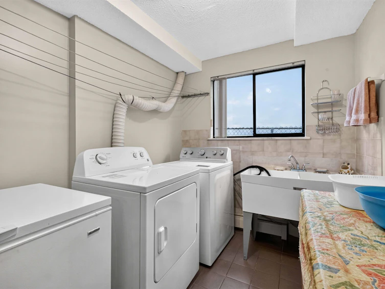2739 E 8th Avenue, Vancouver, BC, V5M 1W7 - 31