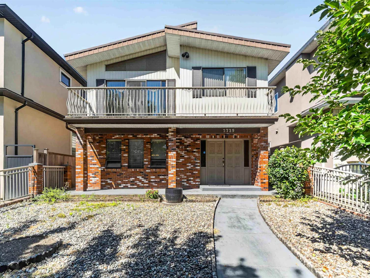 2739 E 8th Avenue, Vancouver, BC, V5M 1W7 - 2