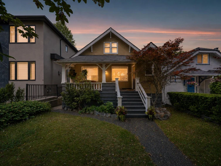 4327 W 12th Avenue, Vancouver, BC, V6R 2P9