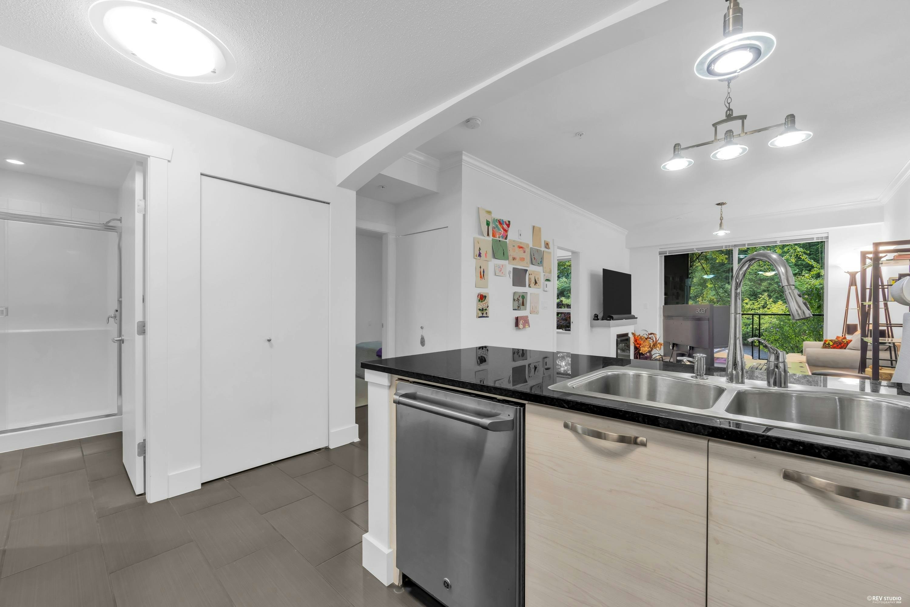 203-7418 Byrnepark Walk, Burnaby, BC, V3N 0B3 - 9