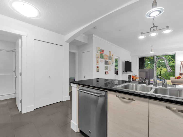 203-7418 Byrnepark Walk, Burnaby, BC, V3N 0B3 - 9