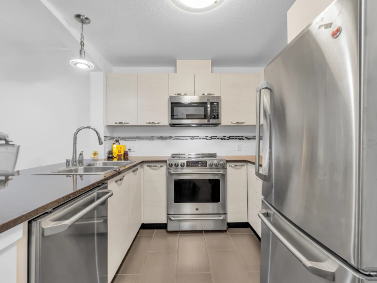 203-7418 Byrnepark Walk, Burnaby, BC, V3N 0B3 - 8