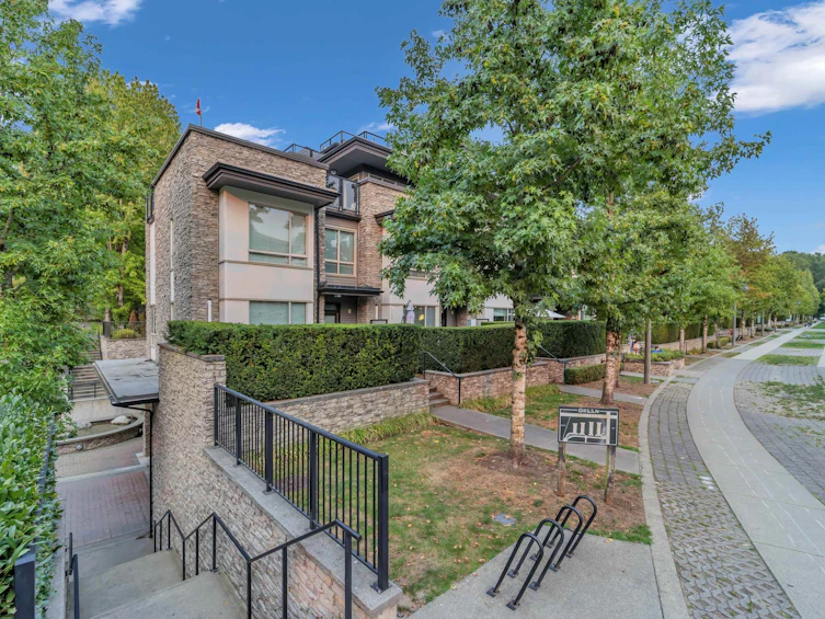 203-7418 Byrnepark Walk, Burnaby, BC, V3N 0B3 - 25