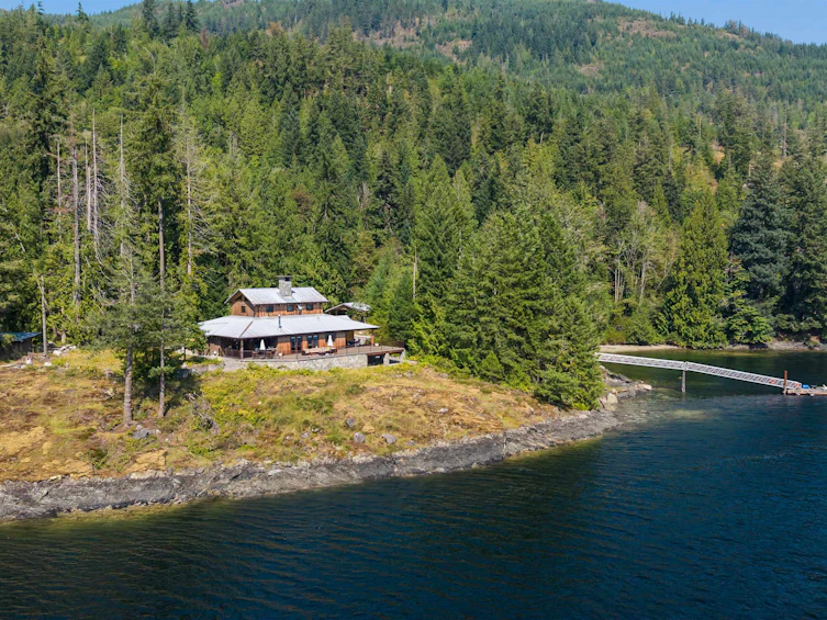 15781 East Egmont Shoreline, Pender Harbour Egmont, BC, V0N 1N0