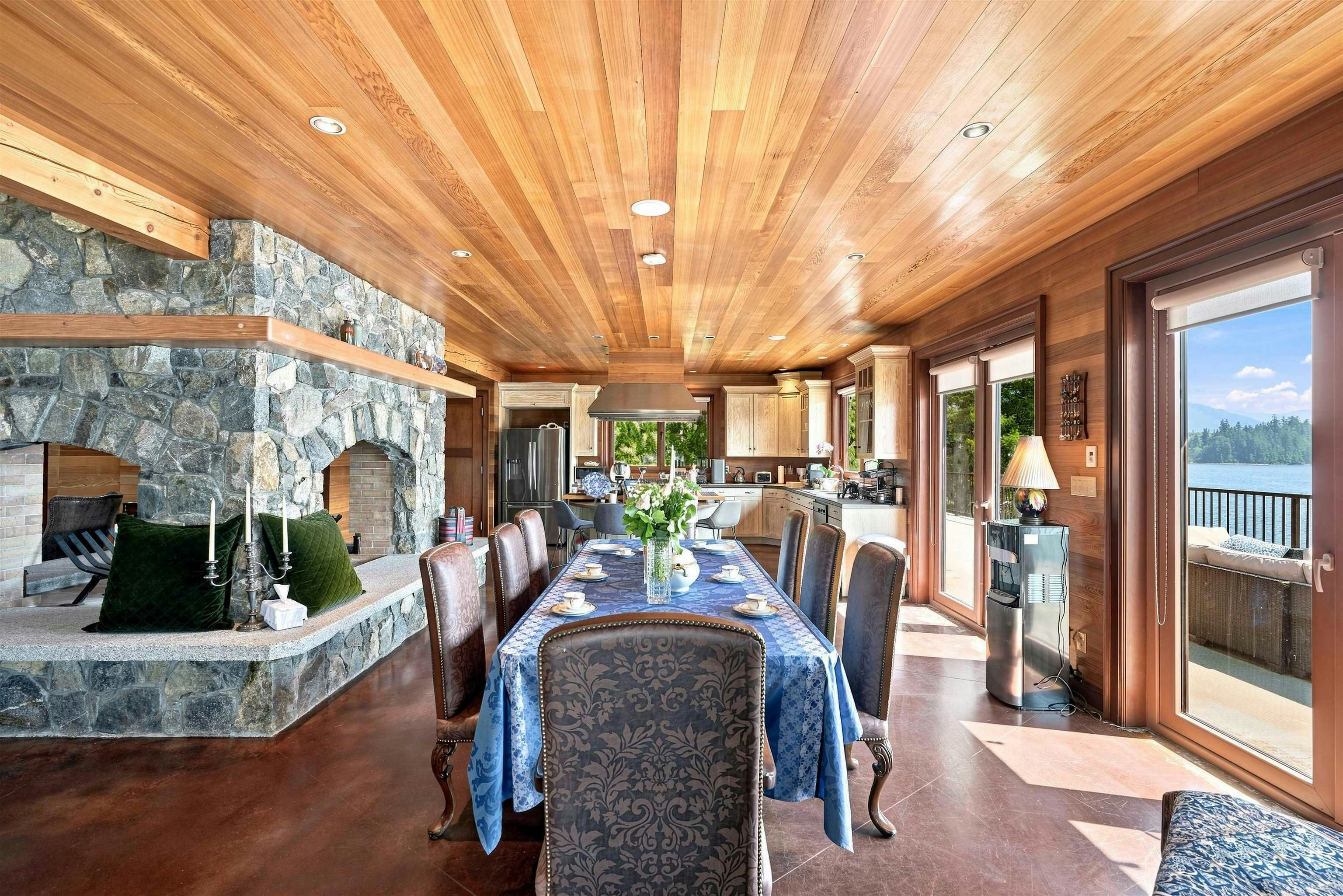 15781 East Egmont Shoreline, Pender Harbour Egmont, BC, V0N 1N0 - 15