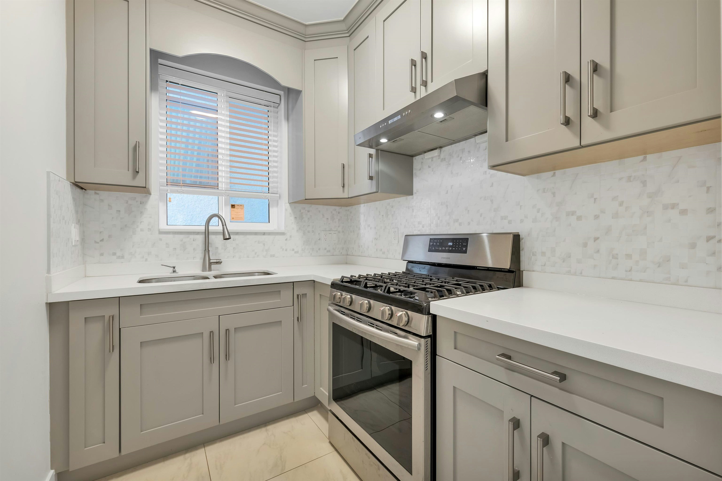 5887 Battison Street, Vancouver, BC, V5R 4M7 - 11