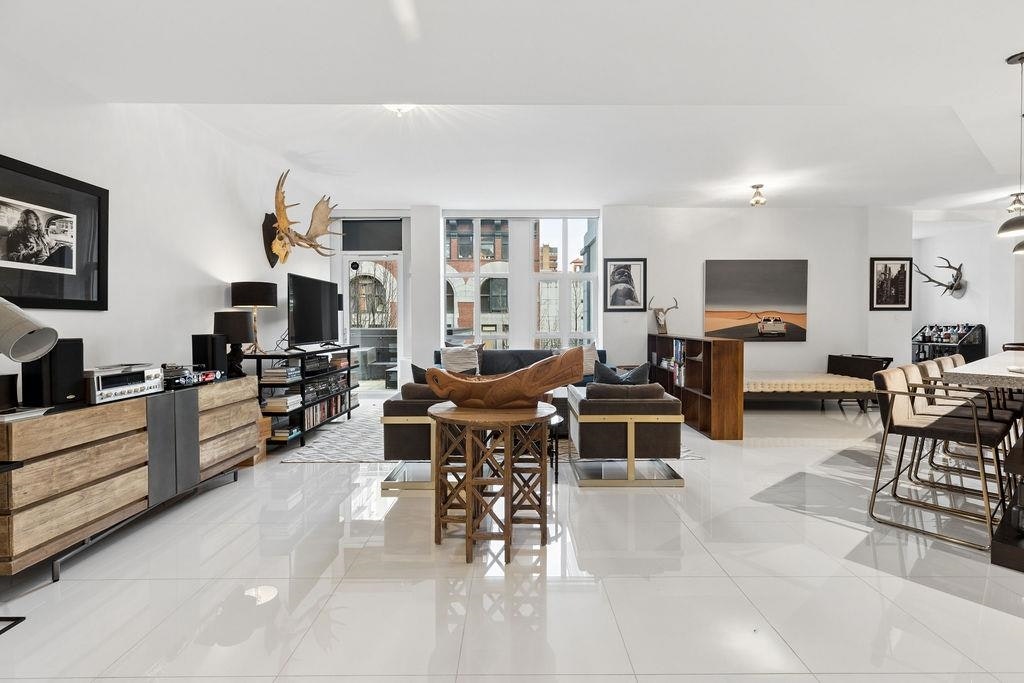 304-1102 Hornby Street, Vancouver, BC, V6Z 1V8