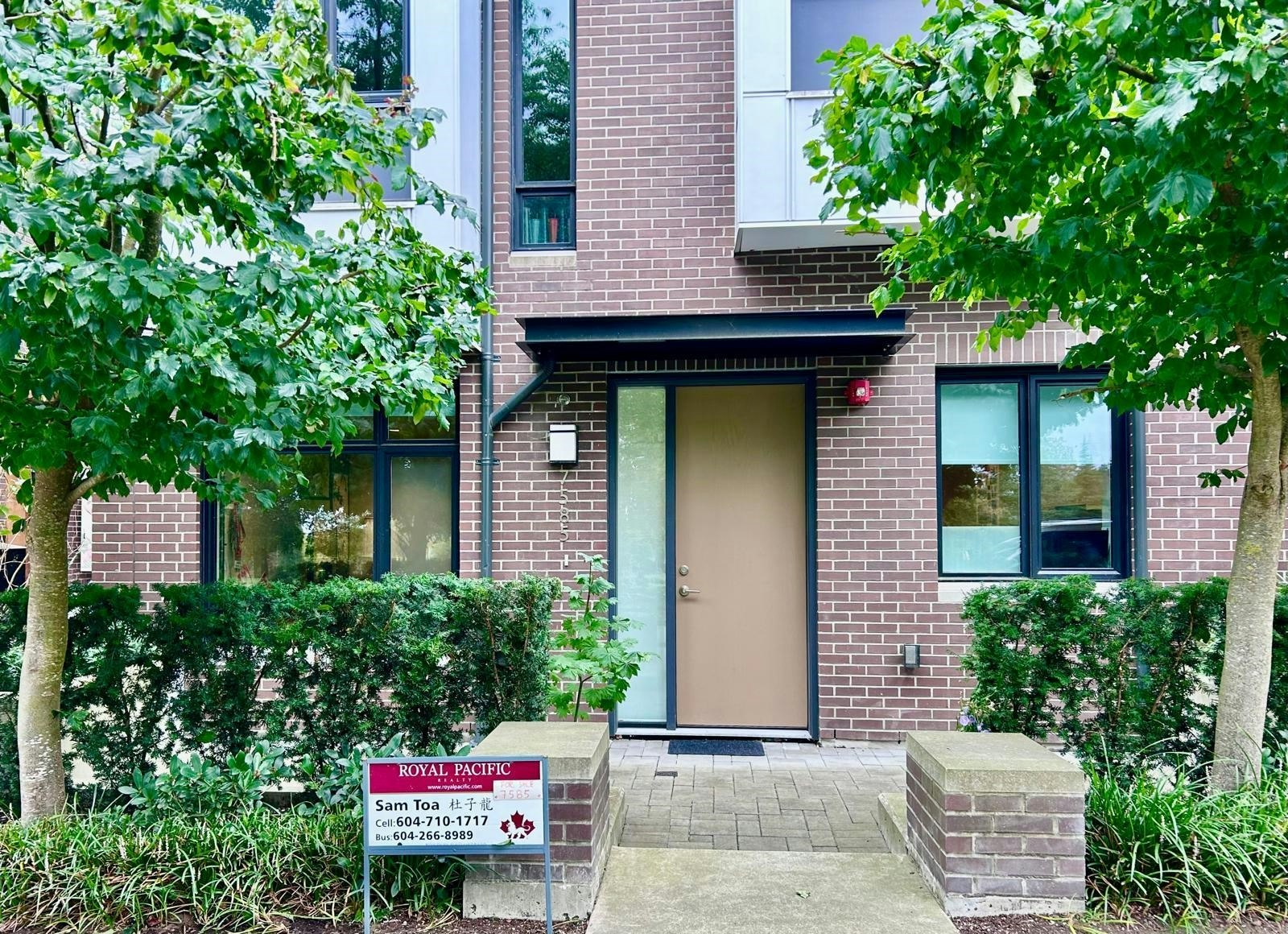 7585 Yukon Street, Vancouver, BC, V5X 2Y4