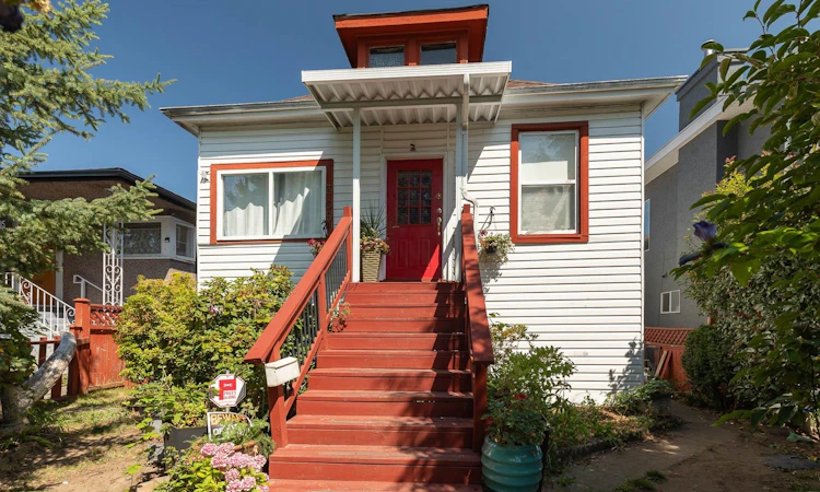 309 E Woodstock Avenue
