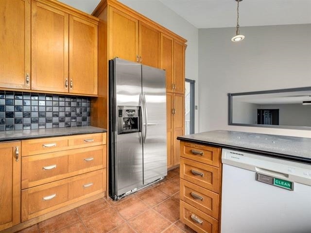 18208 21a Avenue, Surrey, BC, V3Z 9W2 - 18