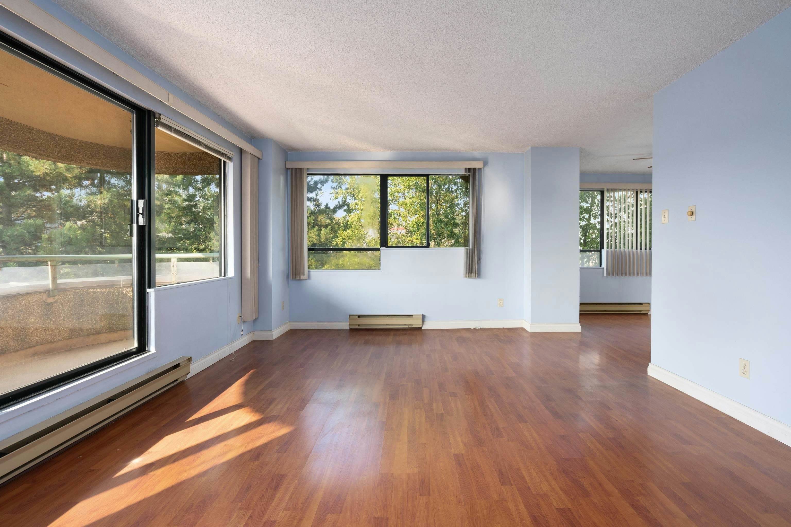 702-1026 Queens Avenue - 3