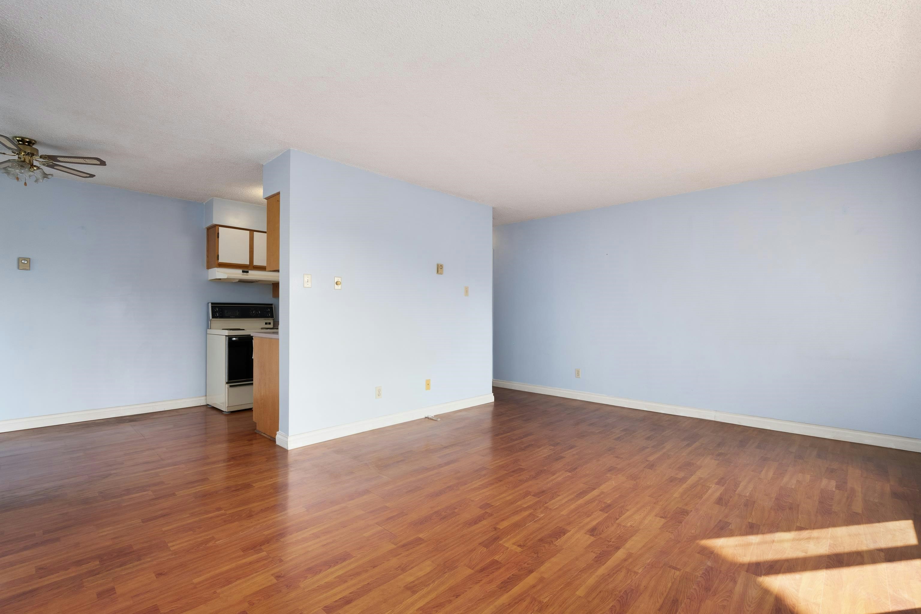 702-1026 Queens Avenue - 4