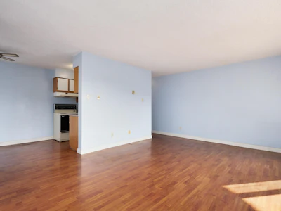 702-1026 Queens Avenue - 4