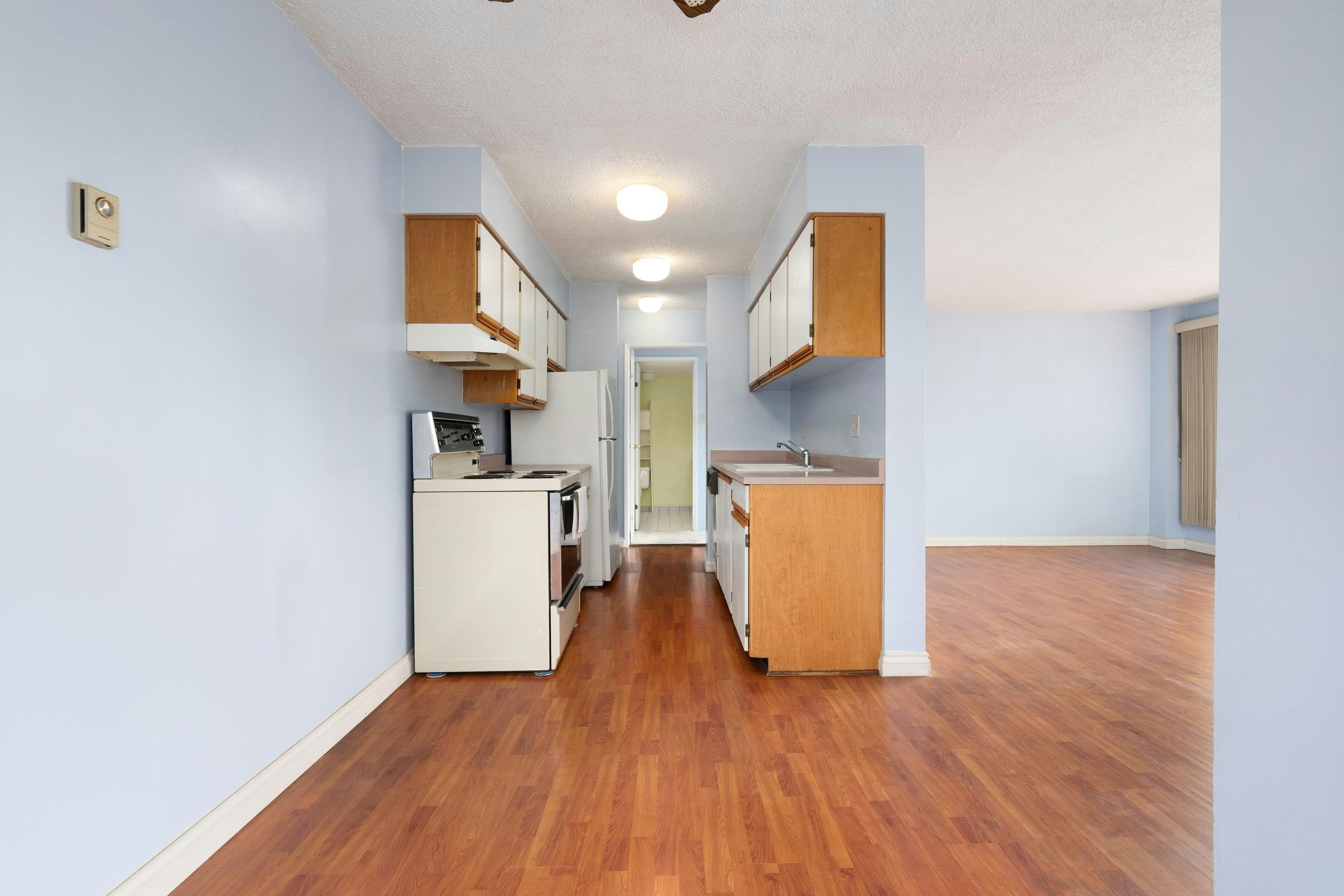 702-1026 Queens Avenue - 5