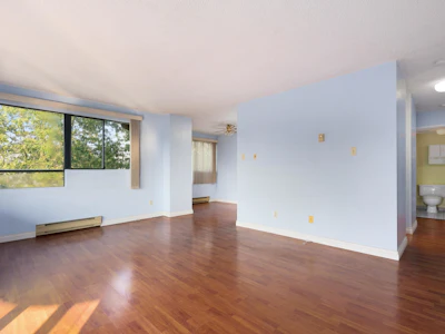 702-1026 Queens Avenue - 2