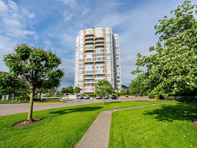 304-3190 Gladwin Road - 3