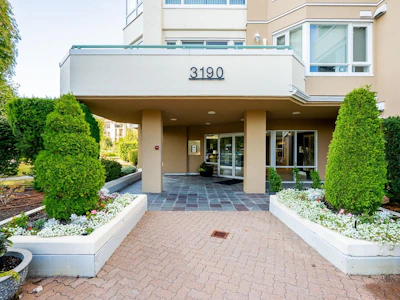 304-3190 Gladwin Road - 4