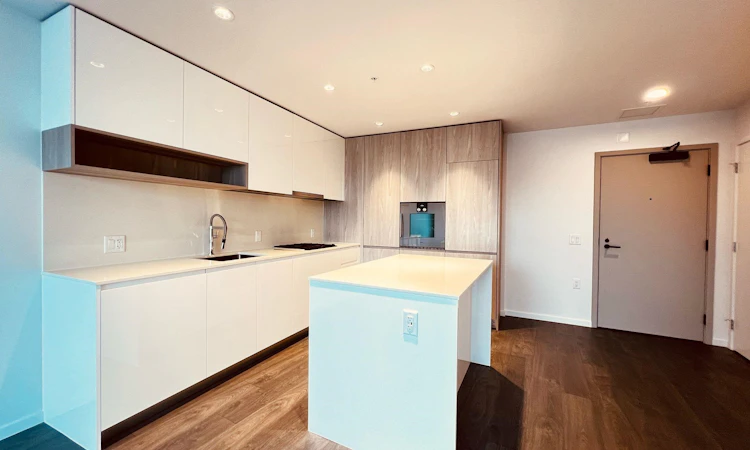727-6808 Minoru Boulevard