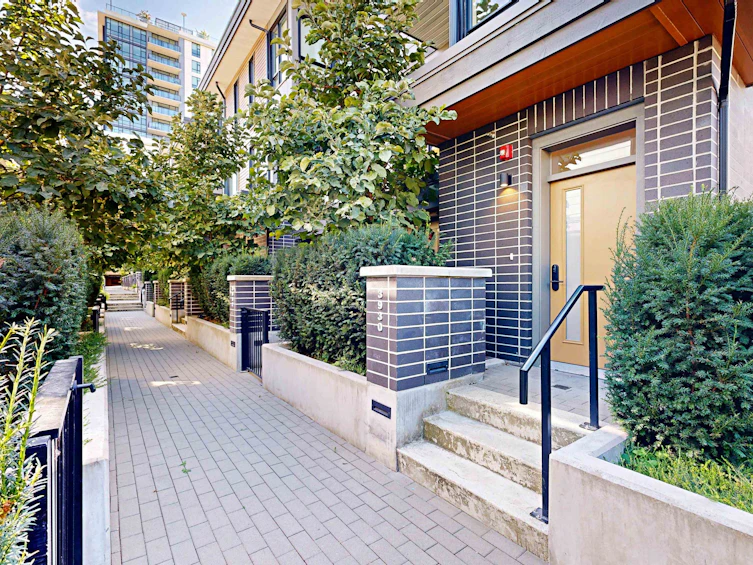 3930 Dumfries Street, Vancouver, BC, V5N 0J1 - 3
