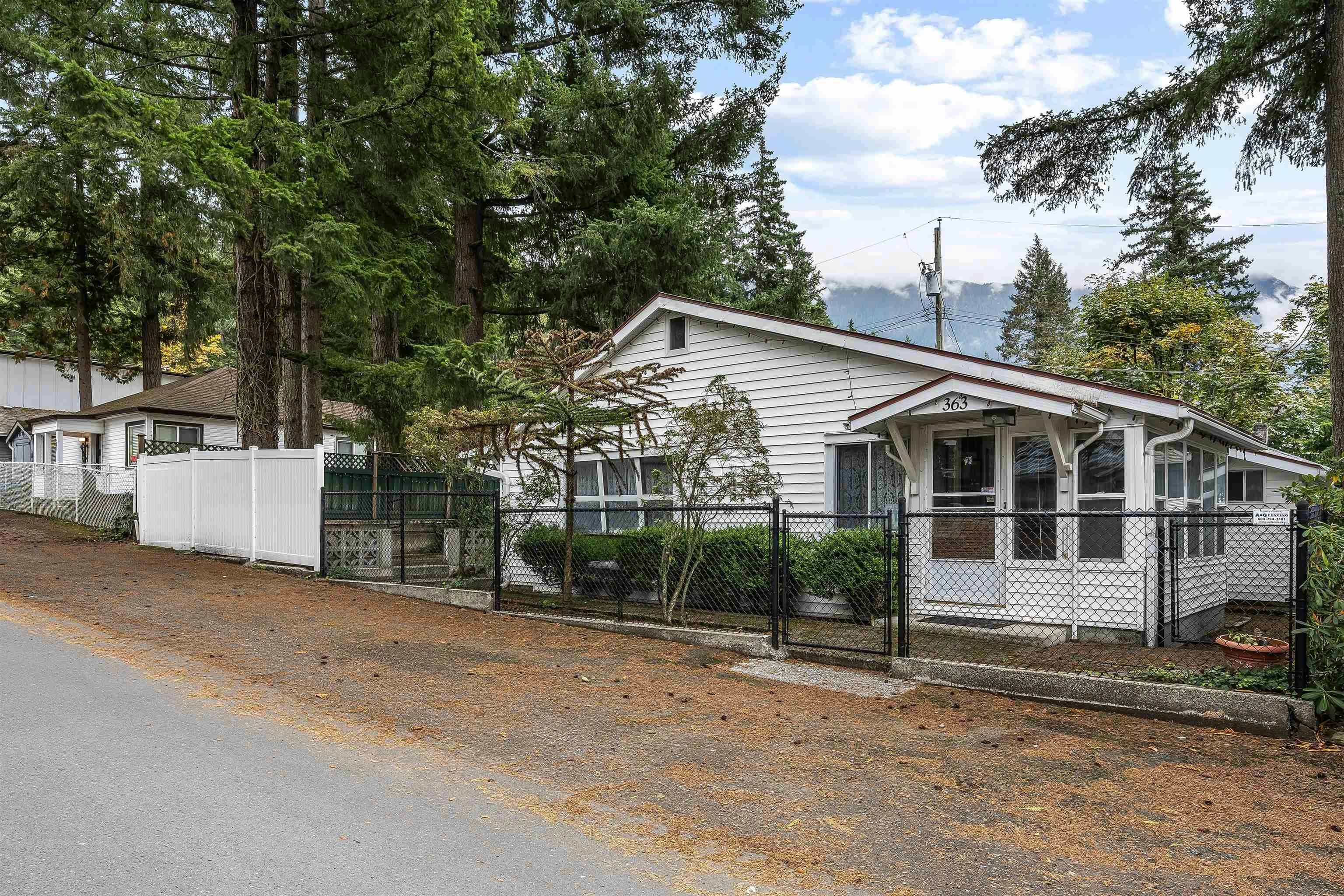 363 Pine Street, Cultus Lake, BC, V2R 4Y9