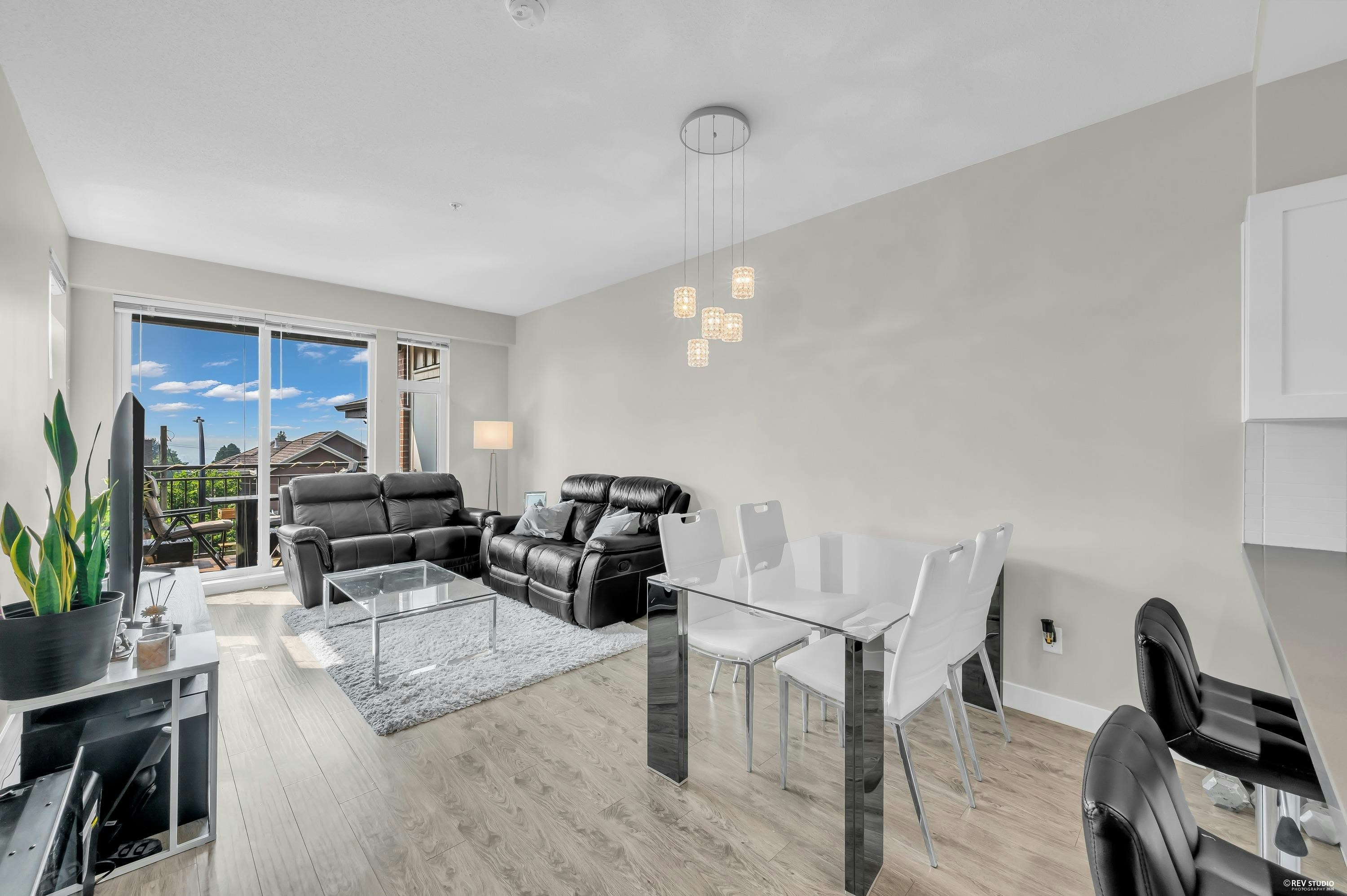 2201-963 Charland Avenue, Coquitlam, BC, V3K 0E2