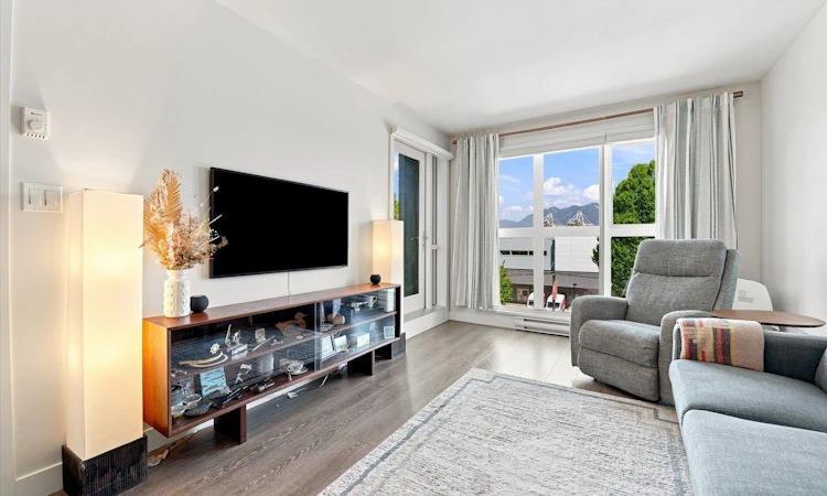 323-1588 E Hastings Street