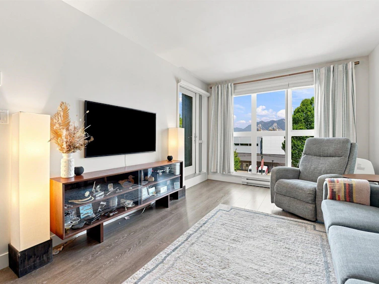 323-1588 E Hastings Street, Vancouver, BC, V5L 0B8