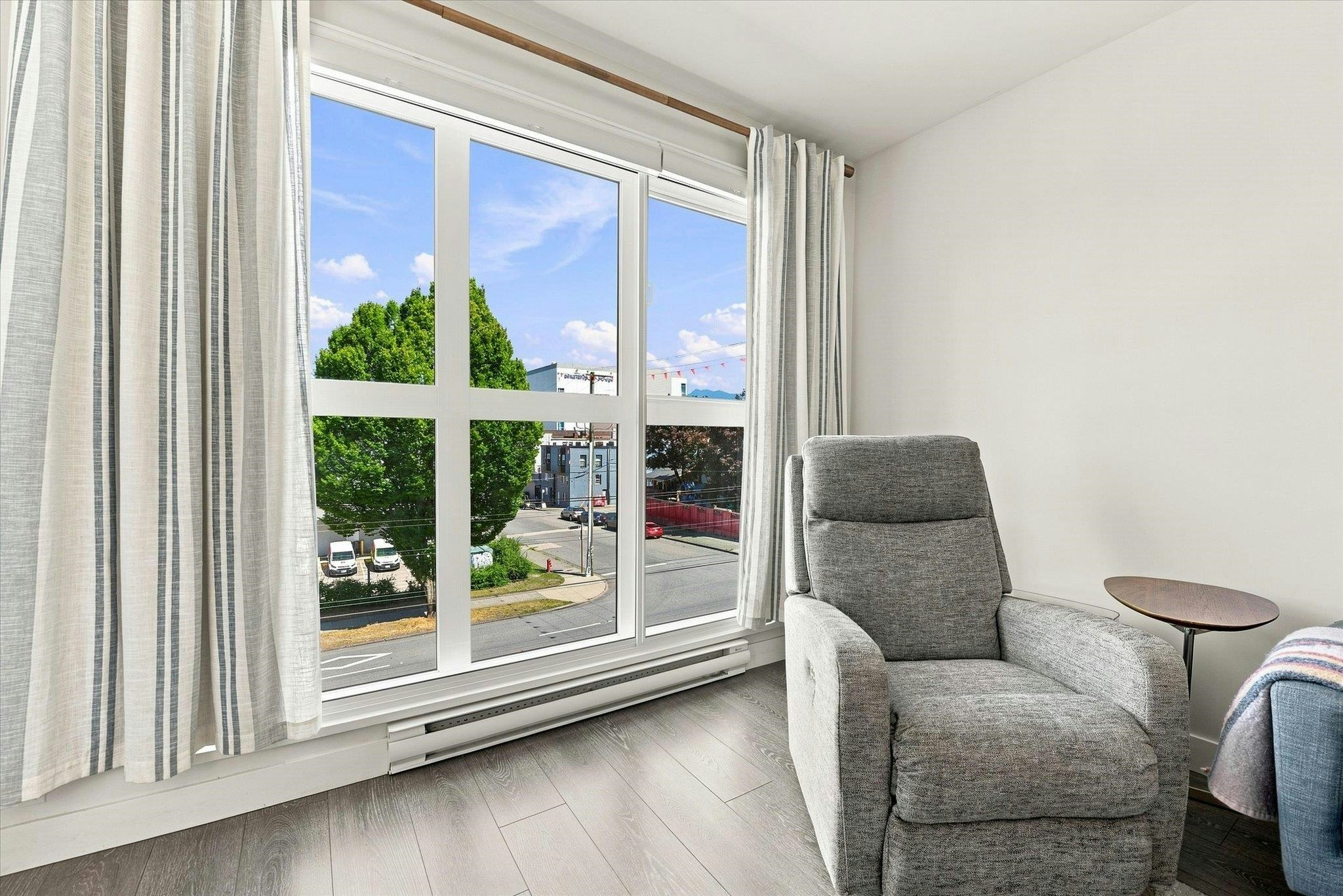 323-1588 E Hastings Street - 4