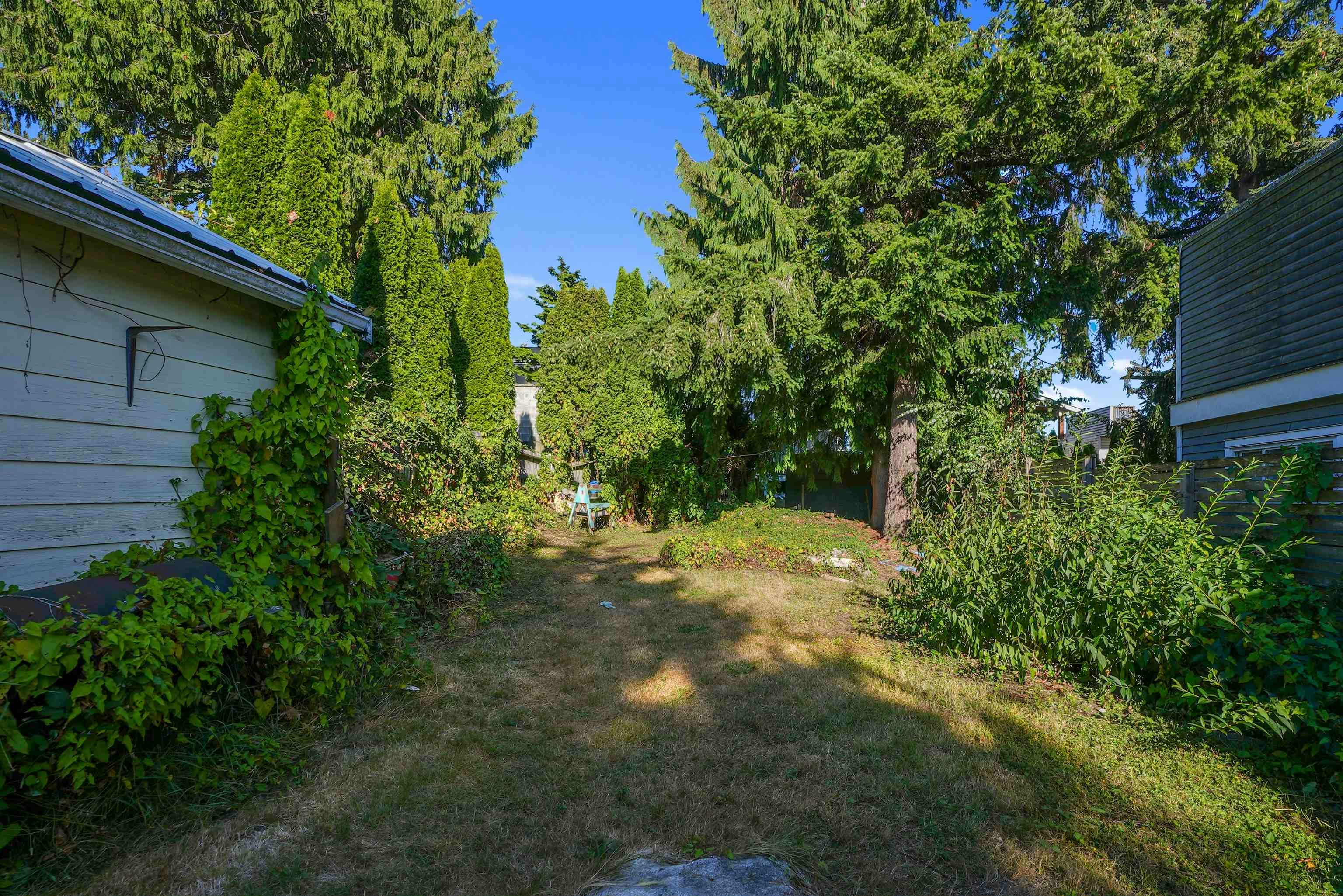942 Lee Street, Surrey, BC, V4B 4N8 - 14