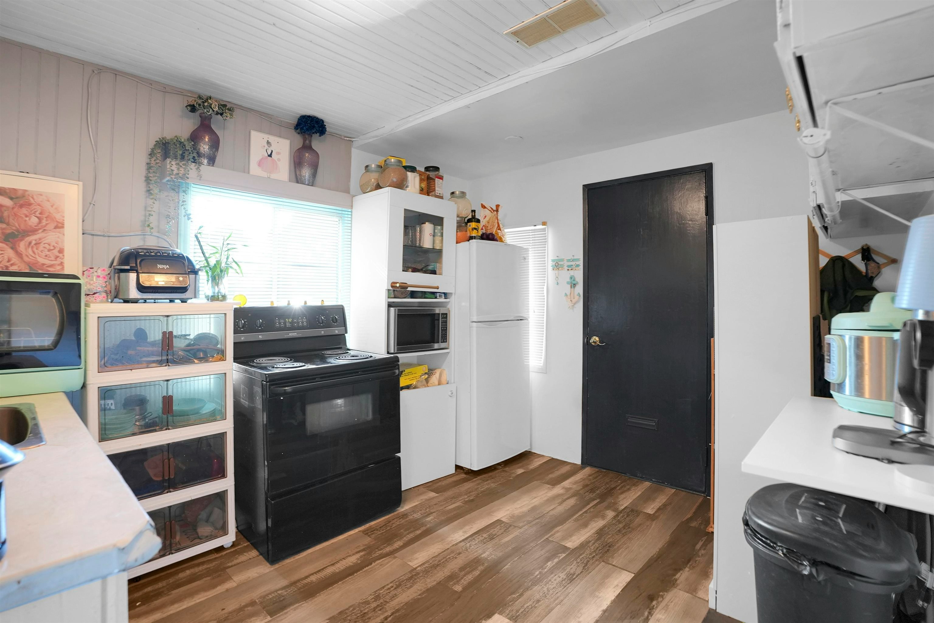 942 Lee Street, Surrey, BC, V4B 4N8 - 3