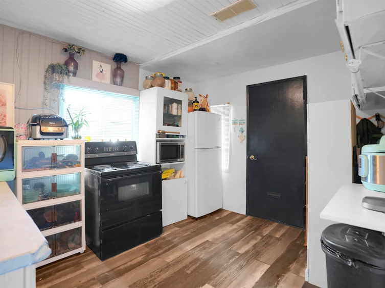 942 Lee Street, Surrey, BC, V4B 4N8 - 3