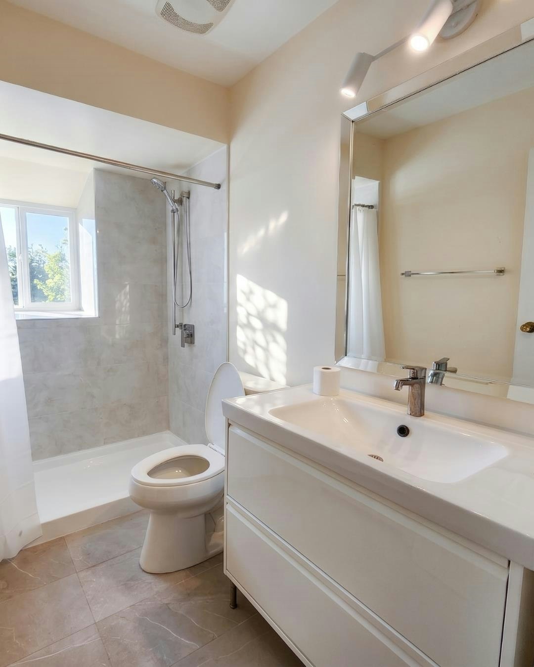 Upper-1535 Blaine Avenue, Burnaby, BC, V5A 2L9 - 6