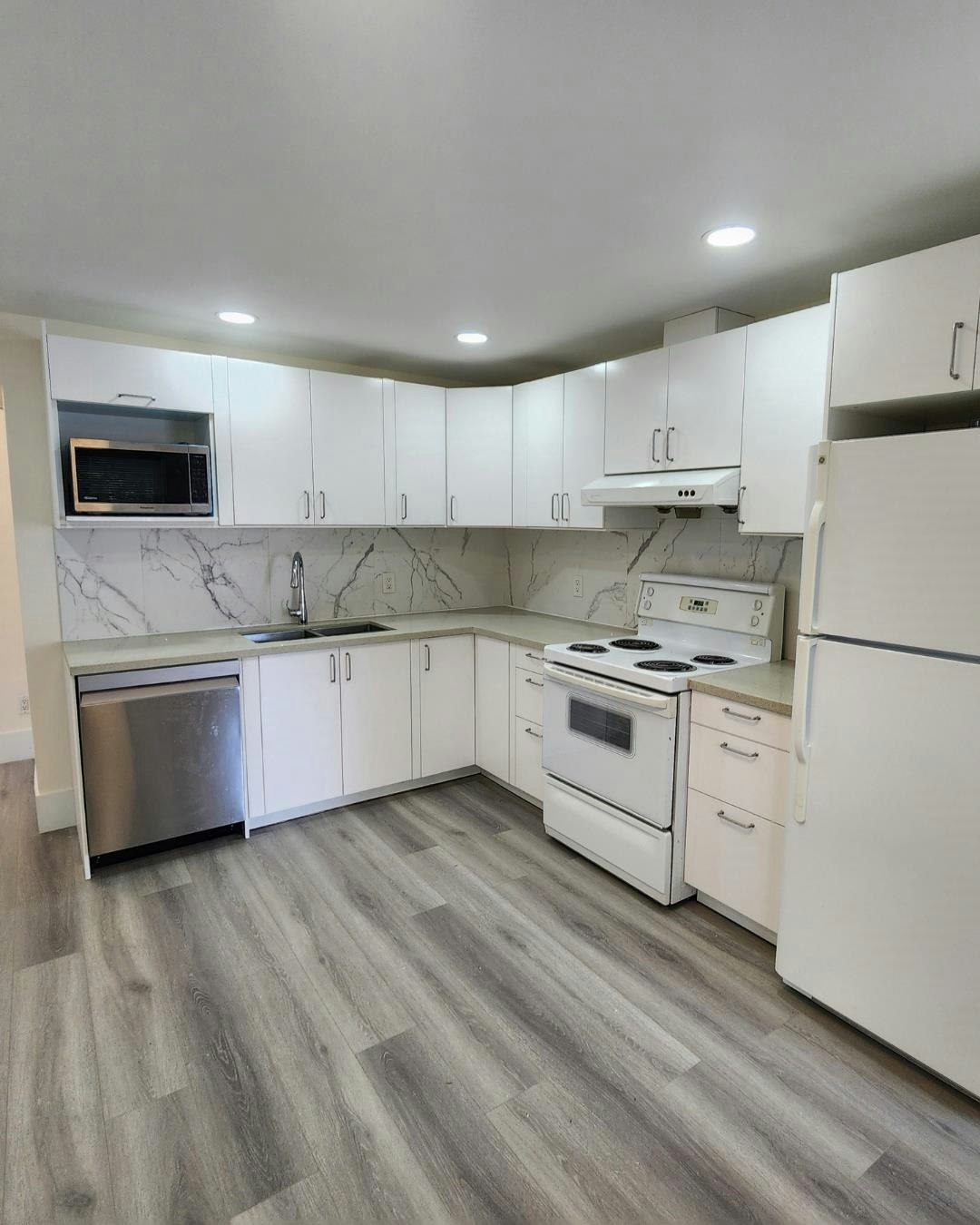 Upper-1535 Blaine Avenue, Burnaby, BC, V5A 2L9 - 3