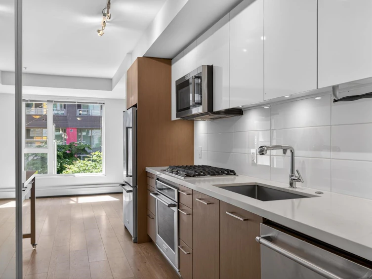 304-384 E 1st Avenue, Vancouver, BC, V5T 0G5 - 3