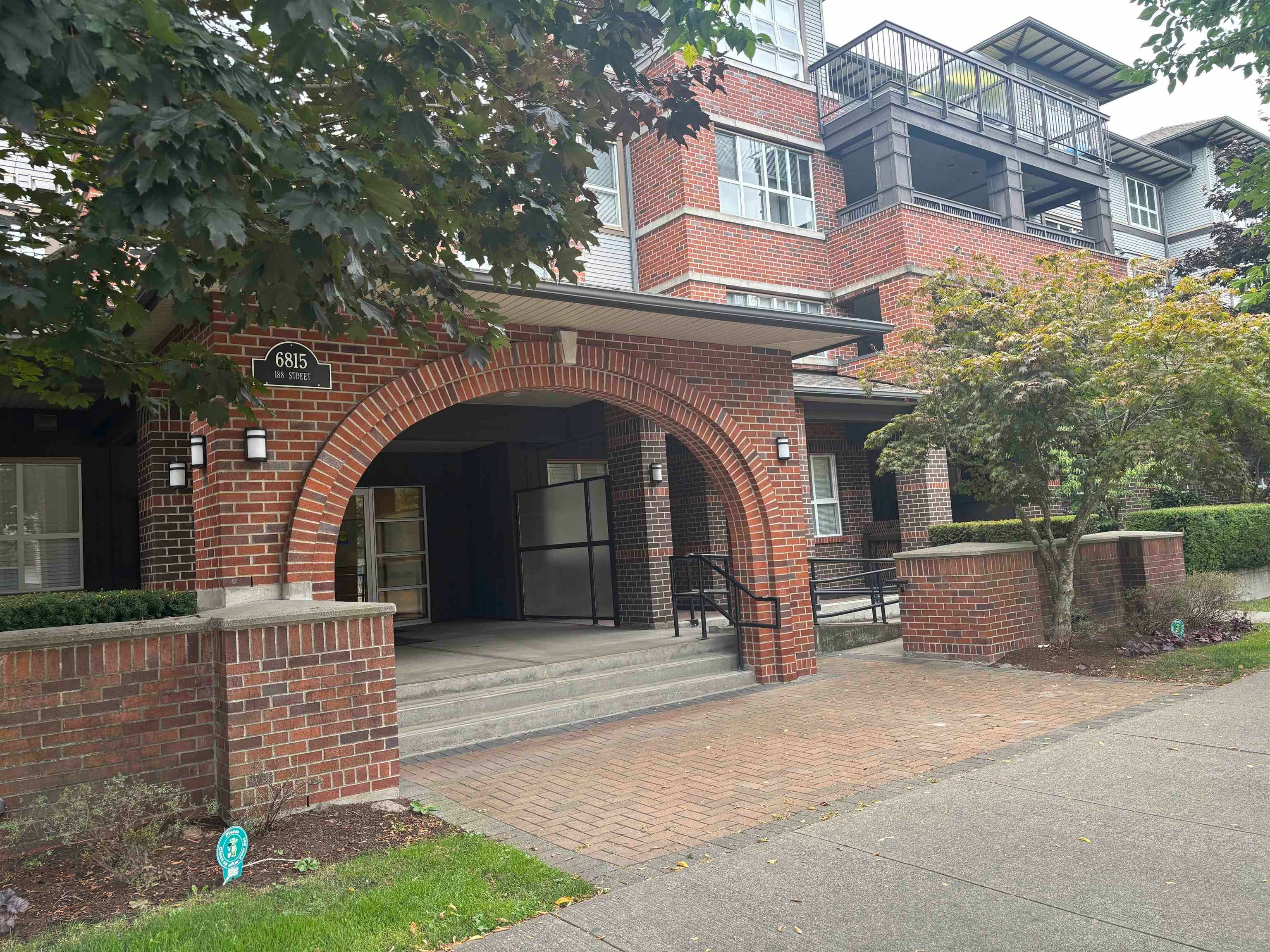 312-6815 188 Street - 2